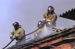 Спасатели МЧС России ликвидировали пожар в частном двухквартирном жилом доме, хозяйственной постройке в Яйском МО