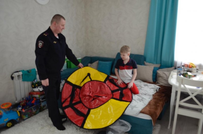 Полицейские Яйского муниципального округа исполнили мечту 9-летнего ребенка