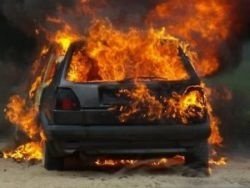 Спасатели МЧС России ликвидировали пожар в частном гараже и грузовом автомобиле в Яйском МО