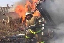 Спасатели МЧС России ликвидировали пожар в частном жилом доме и хозяйственной постройке в Яйском МО