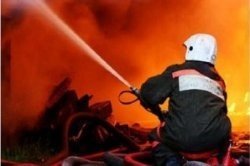 Спасатели МЧС России ликвидировали пожар в частном грузовом автомобиле в Яйском МО